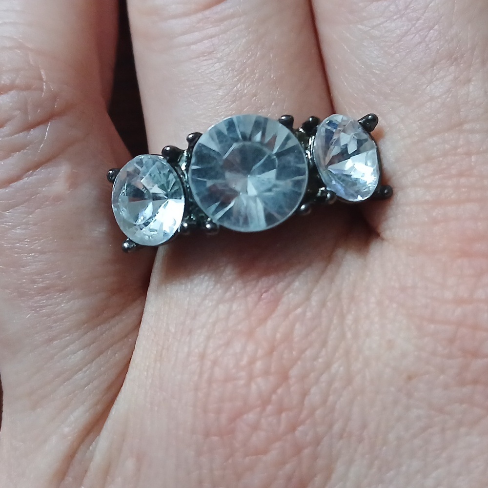 Ring - Picture 2 of 6